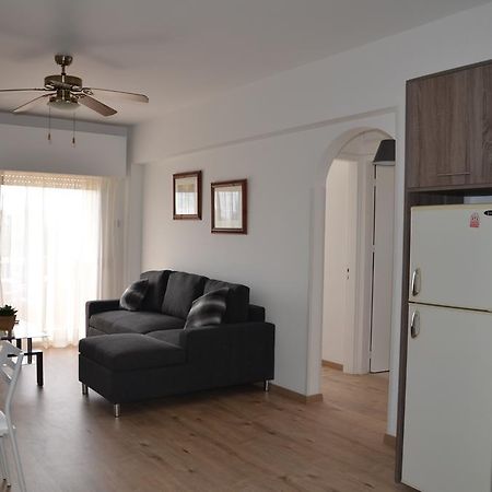 Surf & Sun Holiday Apartments Лимасол Екстериор снимка