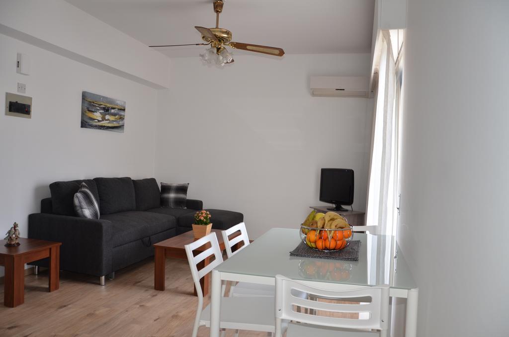 Surf & Sun Holiday Apartments Лимасол Екстериор снимка