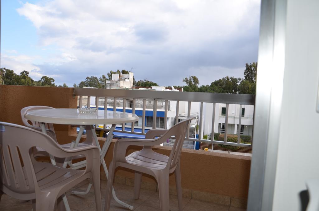 Surf & Sun Holiday Apartments Лимасол Екстериор снимка