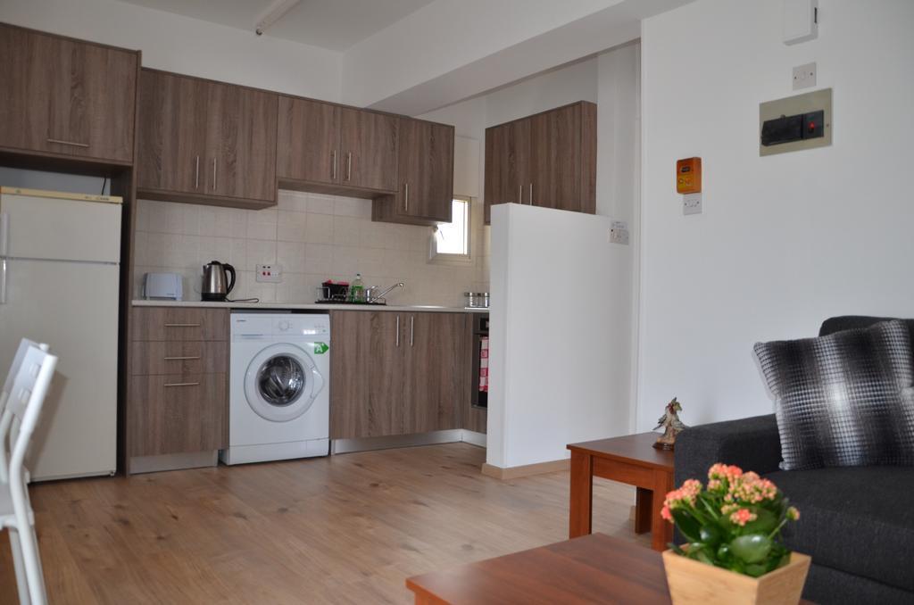 Surf & Sun Holiday Apartments Лимасол Екстериор снимка