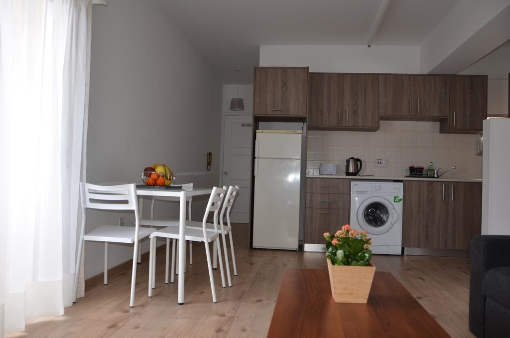 Surf & Sun Holiday Apartments Лимасол Екстериор снимка