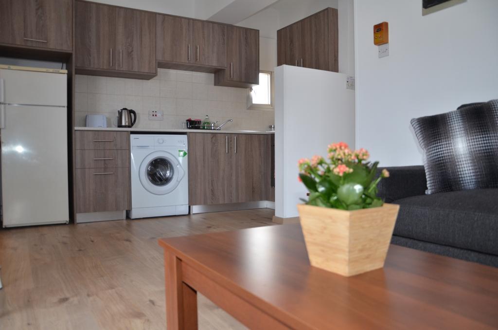Surf & Sun Holiday Apartments Лимасол Екстериор снимка