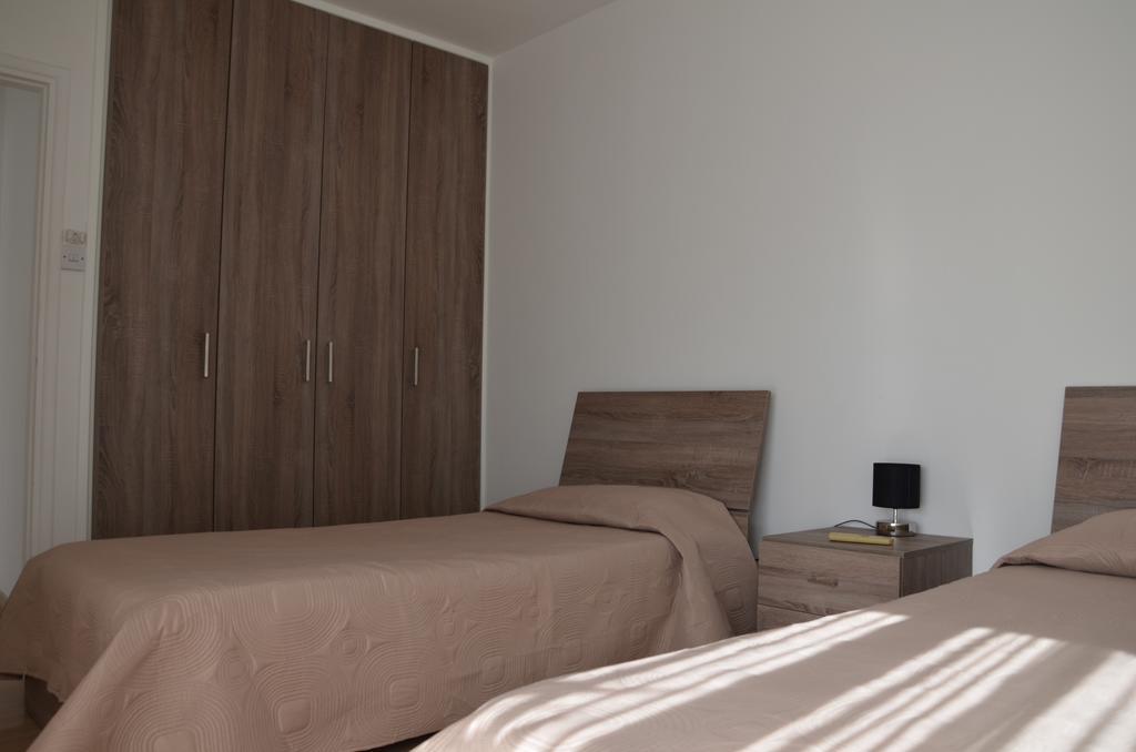 Surf & Sun Holiday Apartments Лимасол Екстериор снимка