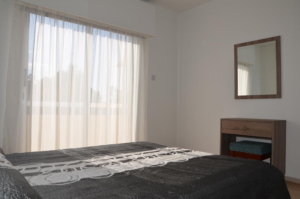 Surf & Sun Holiday Apartments Лимасол Екстериор снимка