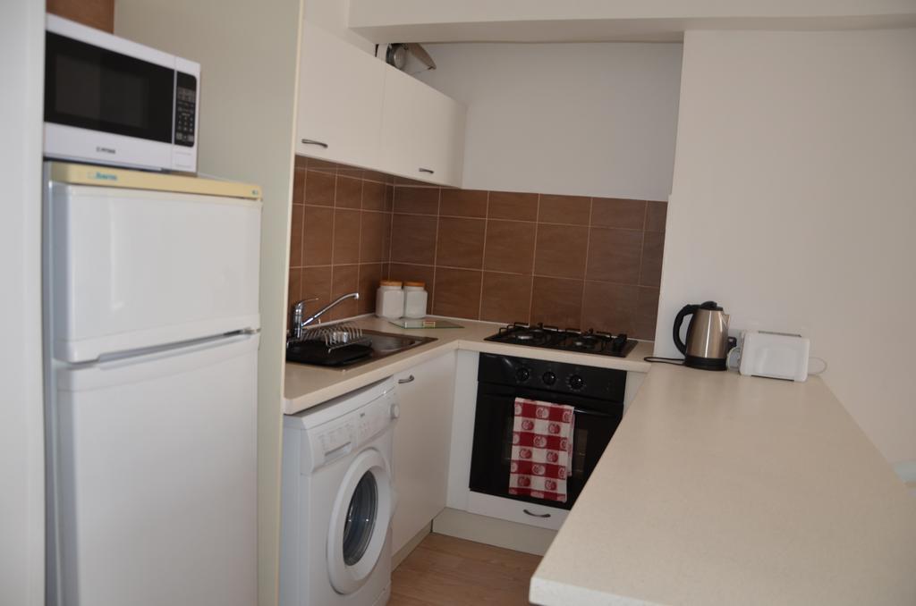 Surf & Sun Holiday Apartments Лимасол Екстериор снимка