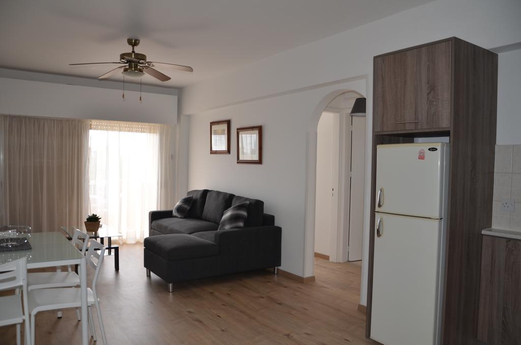 Surf & Sun Holiday Apartments Лимасол Екстериор снимка