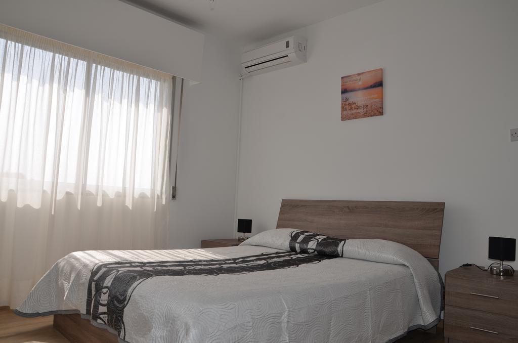 Surf & Sun Holiday Apartments Лимасол Екстериор снимка