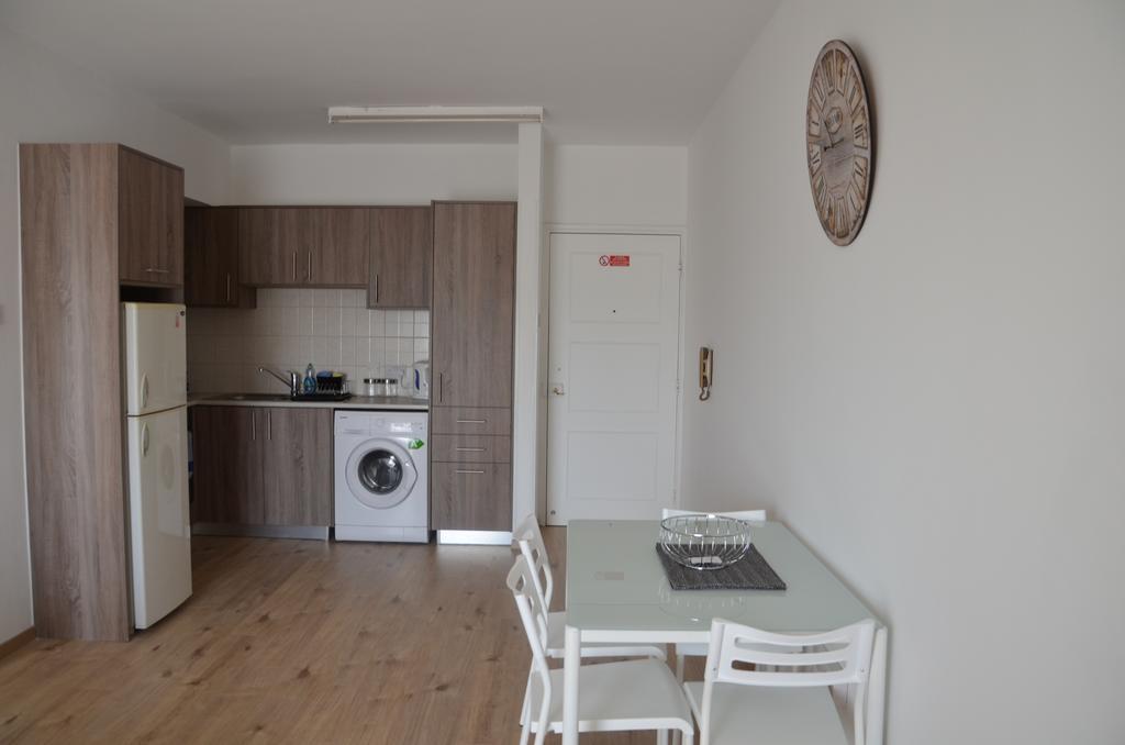 Surf & Sun Holiday Apartments Лимасол Екстериор снимка