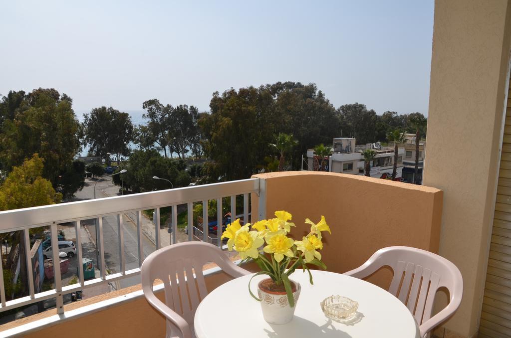 Surf & Sun Holiday Apartments Лимасол Екстериор снимка