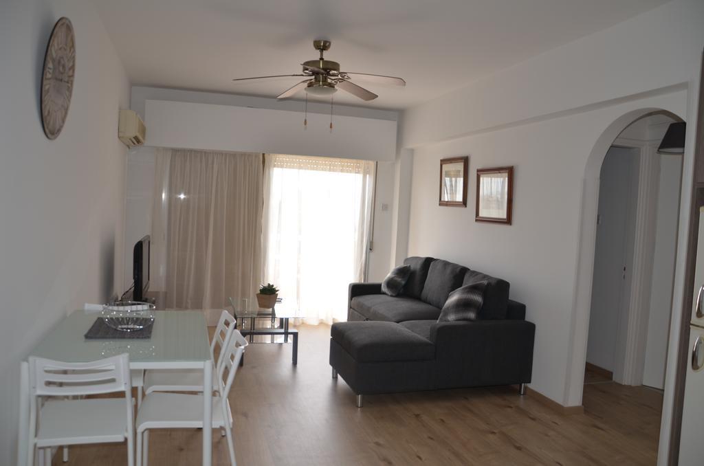 Surf & Sun Holiday Apartments Лимасол Екстериор снимка