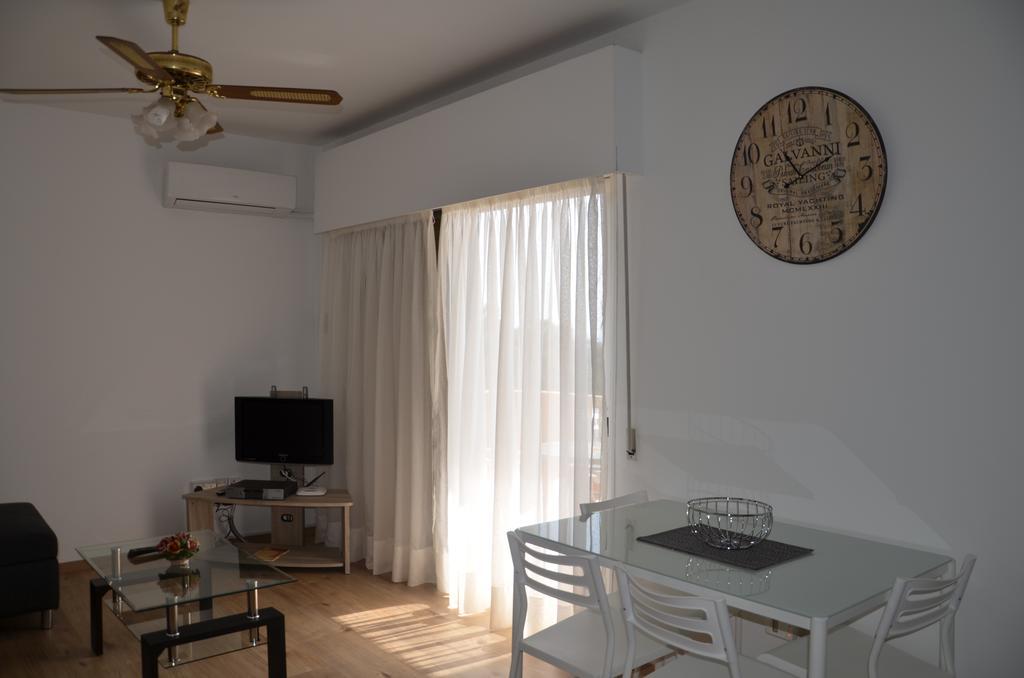Surf & Sun Holiday Apartments Лимасол Екстериор снимка