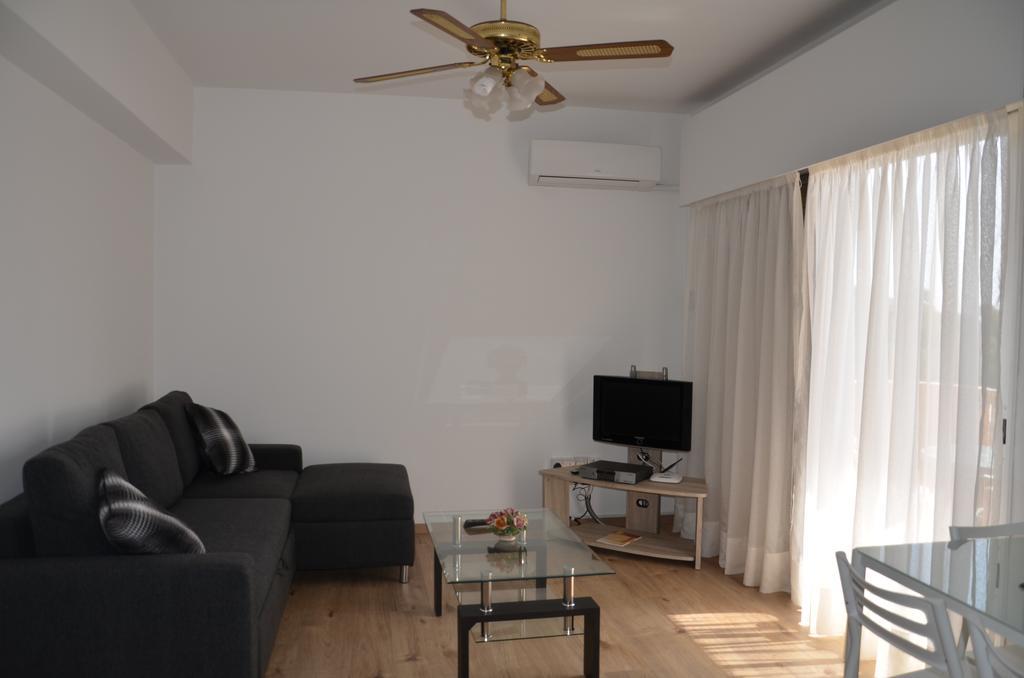 Surf & Sun Holiday Apartments Лимасол Екстериор снимка
