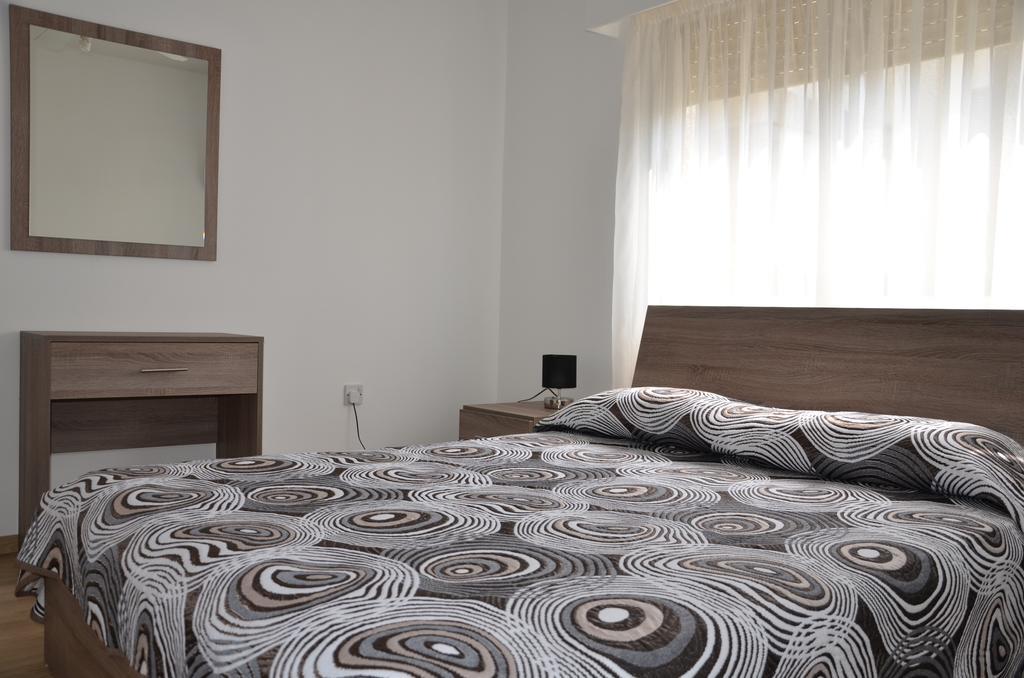 Surf & Sun Holiday Apartments Лимасол Екстериор снимка
