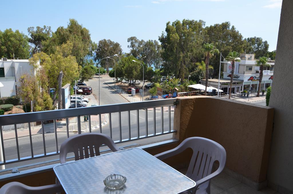 Surf & Sun Holiday Apartments Лимасол Екстериор снимка