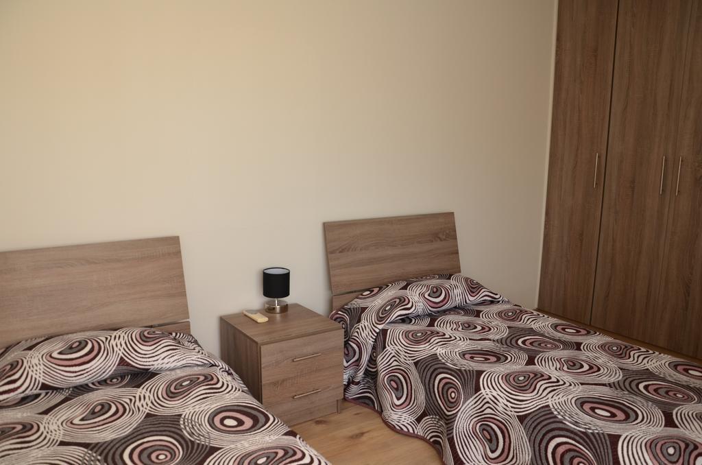 Surf & Sun Holiday Apartments Лимасол Екстериор снимка