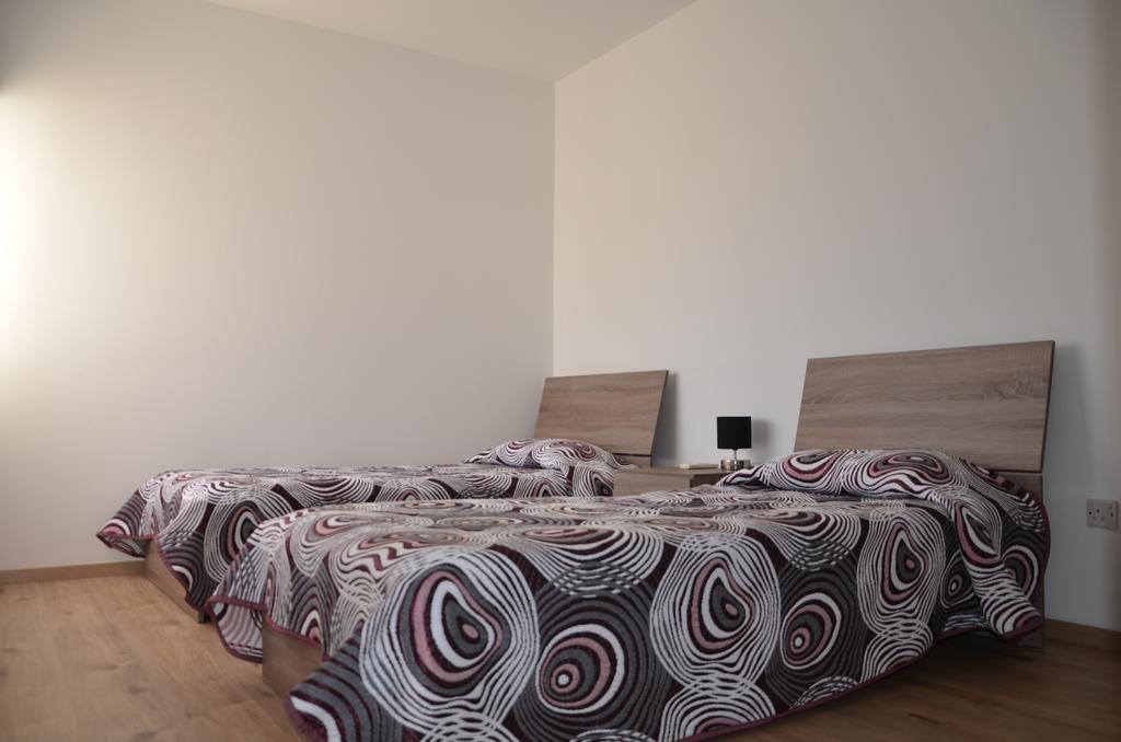 Surf & Sun Holiday Apartments Лимасол Екстериор снимка