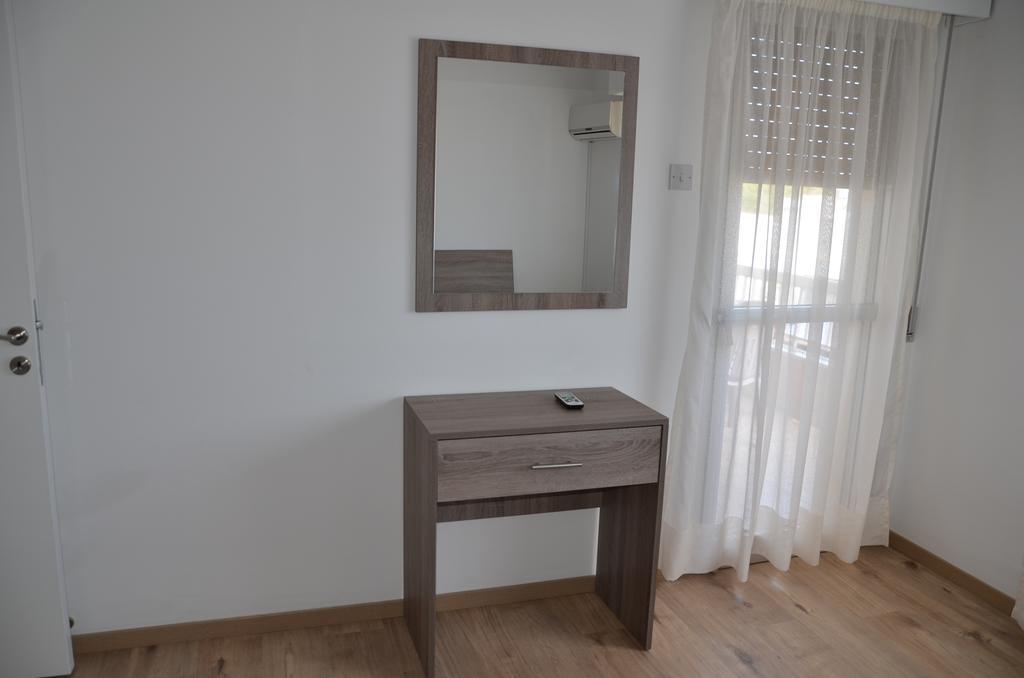 Surf & Sun Holiday Apartments Лимасол Екстериор снимка