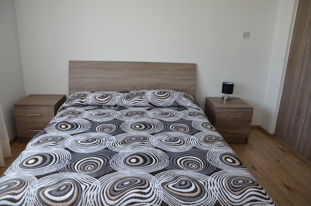 Surf & Sun Holiday Apartments Лимасол Екстериор снимка